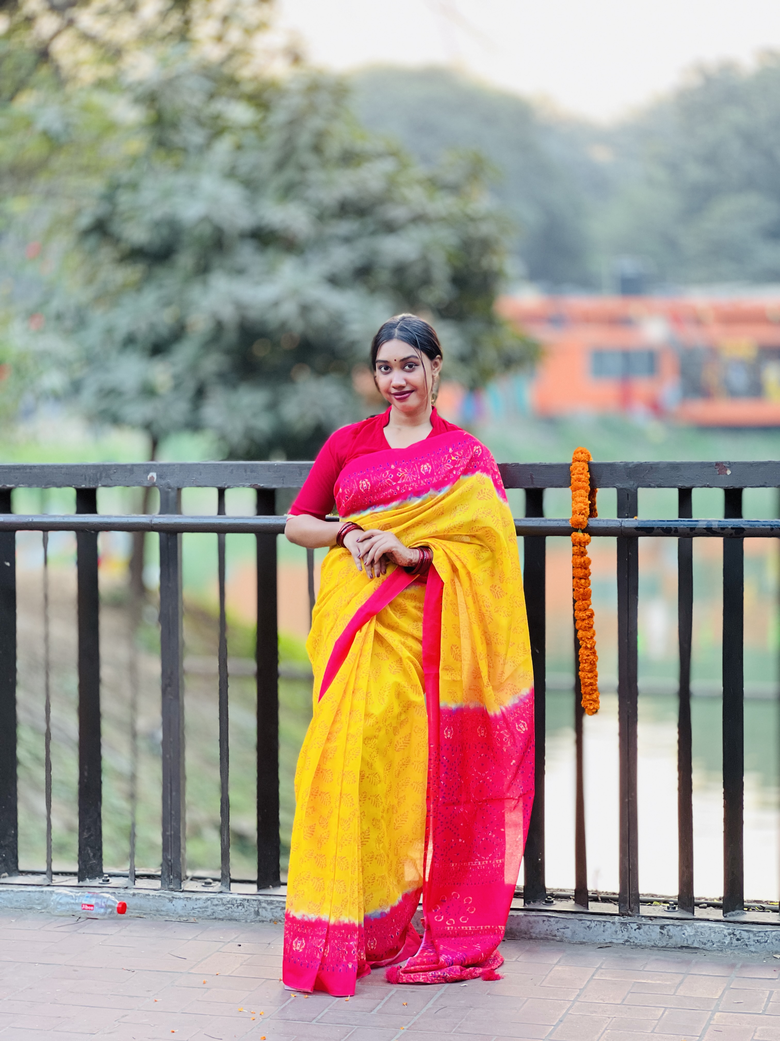 রোদেলা হলুদ জামদানি প্রিন্ট শাড়ি