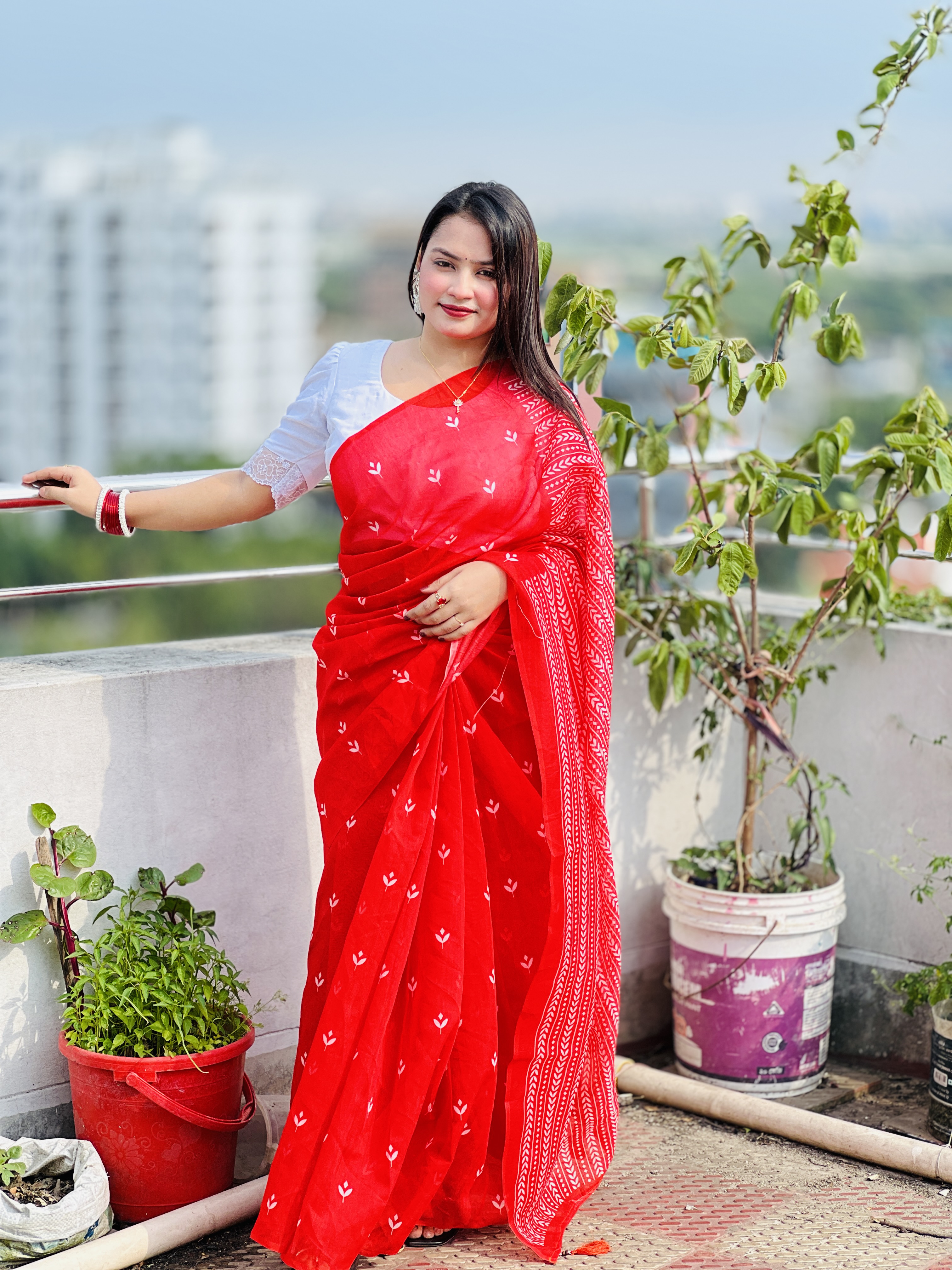 রক্তিম রূপসী প্রিমিয়াম সফট শাড়ি